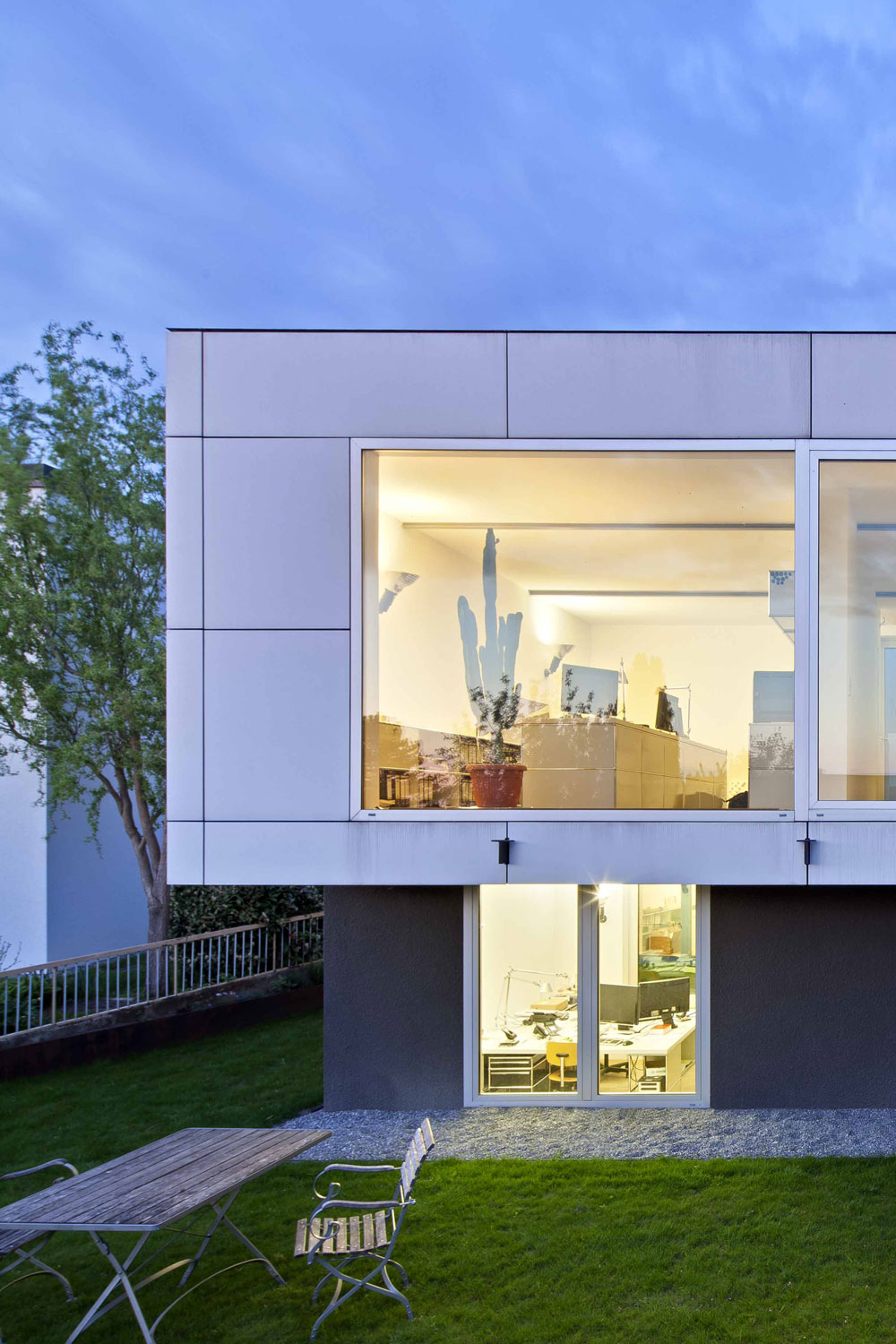 Büro HIRTHE innen beleuchtet